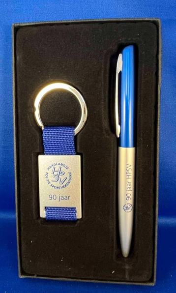 Pen + sleutelhanger 90 jaar HPSV beschikbaar voor biedingen