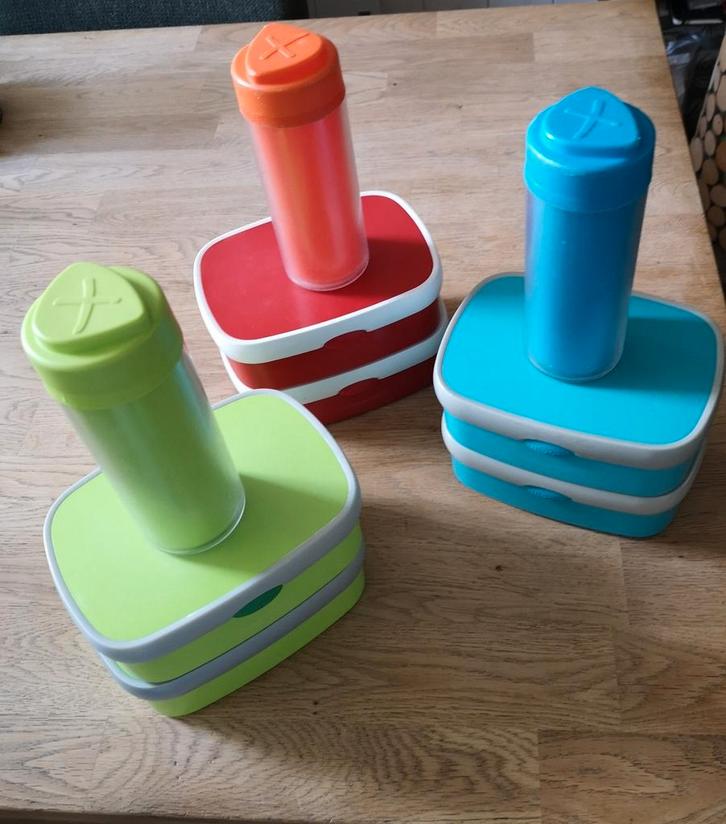 3 setjes van 2 broodtrommels en 1 beker, Kinderen en Baby's, Overige Kinderen en Baby's, Gebruikt, Ophalen of Verzenden