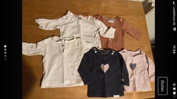 Kleding bundel maat 50. Shirts broek romper sok en muts beschikbaar voor biedingen