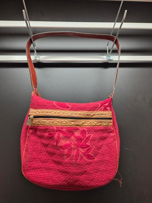 Rood Geborduurd Schoudertasje, Sieraden, Tassen en Uiterlijk, Tassen | Damestassen, Gebruikt, Schoudertasje, Rood, Ophalen of Verzenden
