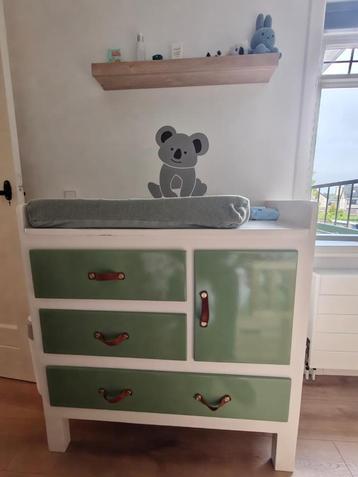 vintage commode opgeknapt wit groen lade deur wasrek beschikbaar voor biedingen