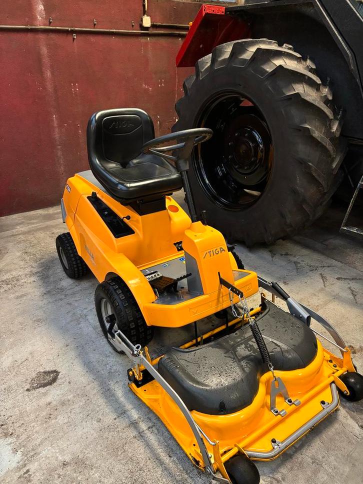 Te koop stiga Villa zitmaaier neiuwe staat!, Tuin en Terras, Zitmaaiers, Zo goed als nieuw, 90 tot 120 cm, Elektrische starter