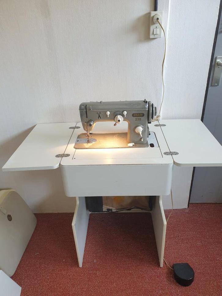 Pfaff 230 gratis af te halen, Hobby en Vrije tijd, Naaimachines en Toebehoren, Gebruikt, Naaimachine, Pfaff, Ophalen