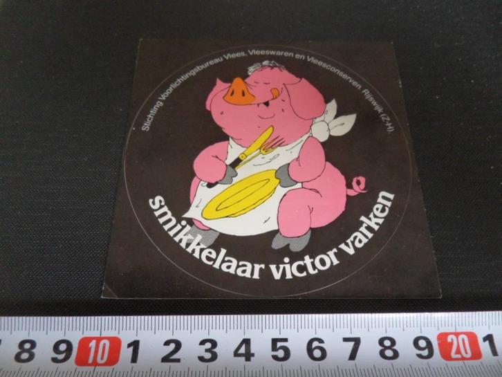 sticker strip smikkelaar victor varken vlees vleeswaren, Verzamelen, Stickers, Zo goed als nieuw, Bedrijf of Vereniging, Ophalen