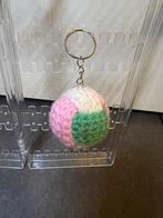 Gehaakte volleybal sleutelhanger, Verzamelen, Sleutelhangers, Ophalen of Verzenden, Zo goed als nieuw