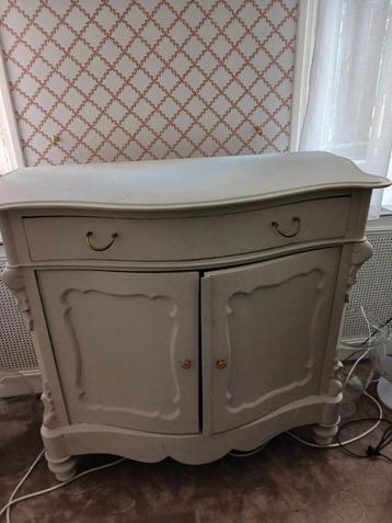 antiek meidenkastje, grijs geschilderd beschikbaar voor biedingen