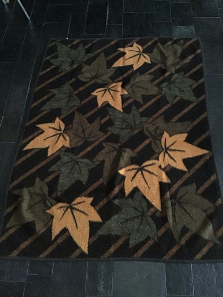 Dralon deken bruin tinten bladeren, Huis en Inrichting, Woonaccessoires | Plaids en Woondekens, Gebruikt, Ophalen of Verzenden