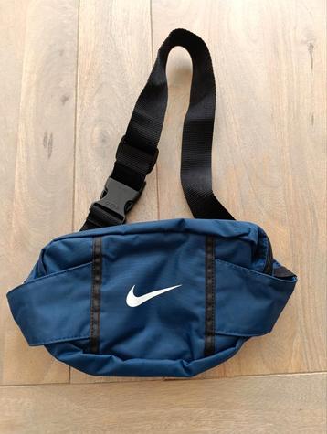 Nike heuptasje schoudertasje vintage beschikbaar voor biedingen