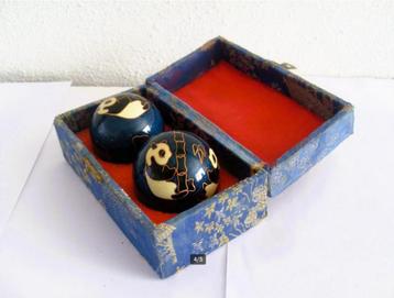 Meridiaankogels Panda / Ying Yang bollen blauw / bal yin yan beschikbaar voor biedingen