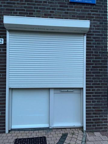 Elektrische rolluik met afstandbediening - 1.75x2.25m beschikbaar voor biedingen