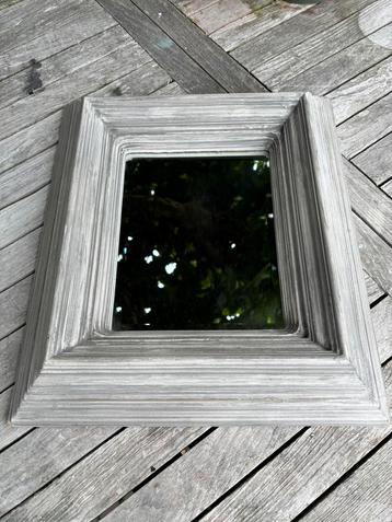 Mooie spiegel beschikbaar voor biedingen