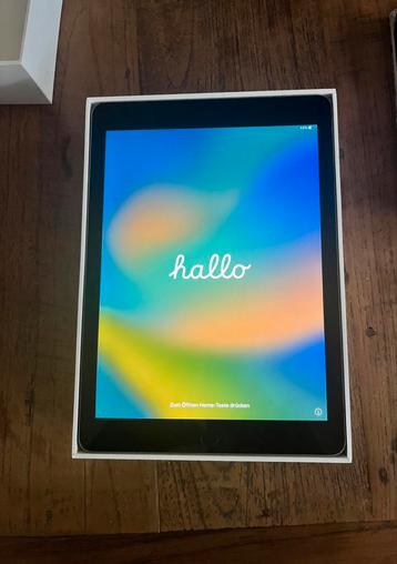 Ipad 5e generatie in originele doos + oplaadkabel etc beschikbaar voor biedingen