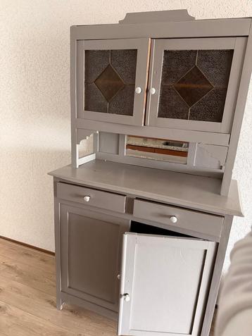 Brocante Franse Keukenkast beschikbaar voor biedingen