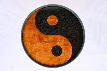 Yin Yang Bijzettafel beschikbaar voor biedingen