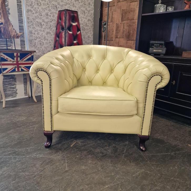 Chesterfield Clubfauteuil Special – Ivoor, Antiek en Kunst, Antiek | Meubels | Stoelen en Banken, Ophalen of Verzenden