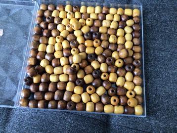 Houten kralen 125 donkere en 125 lichtere in Moncherie doos beschikbaar voor biedingen