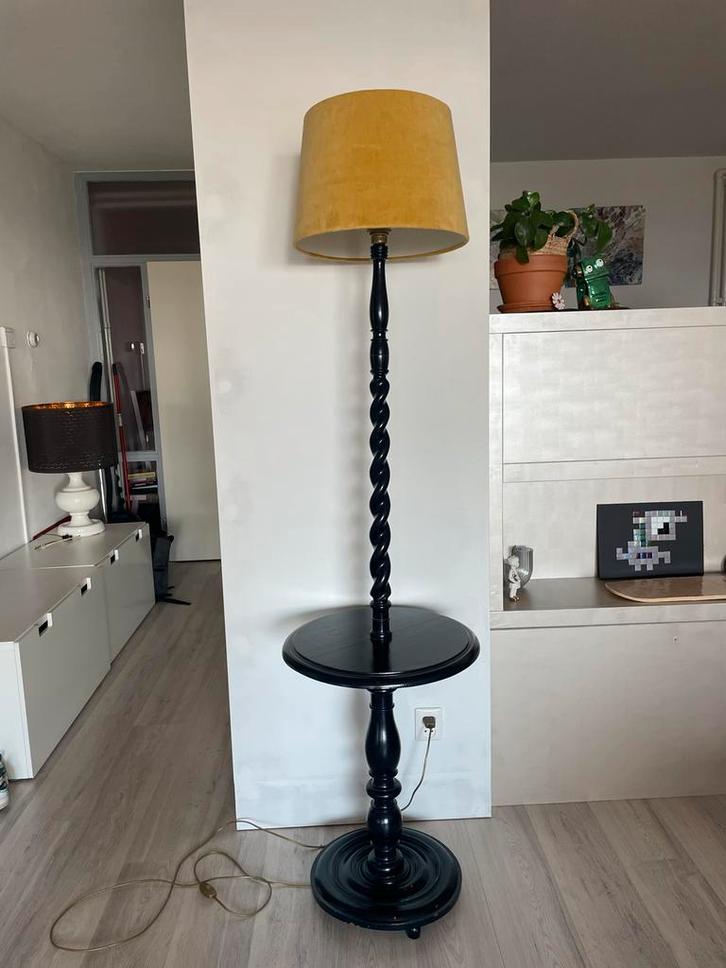 Tafel met Lamp - Unieke Sfeermaker, Huis en Inrichting, Lampen | Vloerlampen, Gebruikt, 150 tot 200 cm, Hout, Ophalen