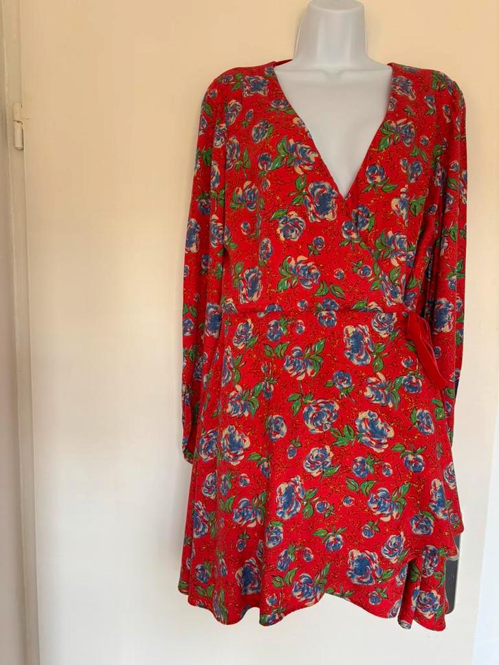 Beautiful red/floral jumpsuit/wrapdress with velvet tie, Kleding | Dames, Jurken, Zo goed als nieuw, Maat 42/44 (L), Rood, Boven de knie