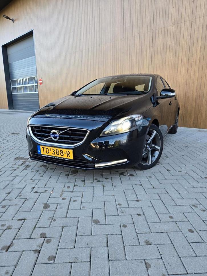 Volvo V40 2.0 D3 AUTOMAAT EURO6, Auto's, Volvo, Particulier, V40, Diesel, C, Hatchback, Automaat, Geïmporteerd, Zwart, Voorwielaandrijving