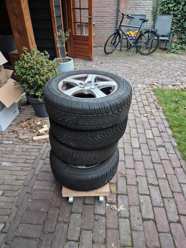 Set van 4 lichtmetalen OXXO velgen, winterbanden 195/65R15T, Auto-onderdelen, Banden en Velgen, Banden en Velgen, Winterbanden