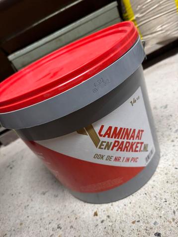 PVC lijm volle emmer 14kg beschikbaar voor biedingen