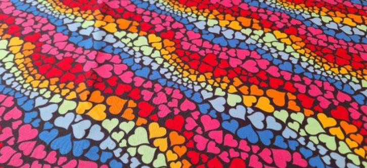 Stof, Zwart met regenboog hartjes 5,3 meter, Hobby en Vrije tijd, Stoffen en Lappen, Nieuw, Polyester, 120 cm of meer, 200 cm of meer