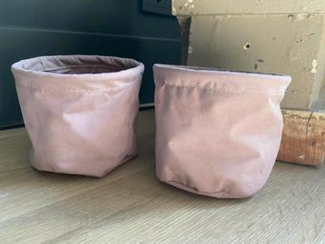 2 oud roze bloem potten van stof stoffen mandjes beschikbaar voor biedingen
