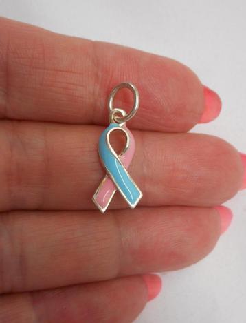 Zilveren ribbon hangertje roze met blauw nr.643 beschikbaar voor biedingen