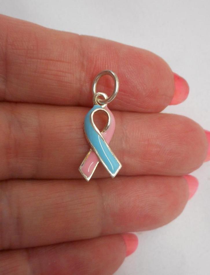 Zilveren ribbon hangertje roze met blauw nr.643, Sieraden, Tassen en Uiterlijk, Kettinghangers, Zo goed als nieuw, Zilver, Overige kleuren