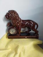 14197) mooie ceramische klok leeuw  310x260 mm, Huis en Inrichting, Woonaccessoires | Klokken, Ophalen of Verzenden, Wandklok