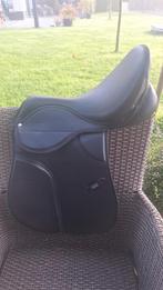 Horka veelzijdigheid zadel 18 inch, Dieren en Toebehoren, Ophalen of Verzenden, Zo goed als nieuw