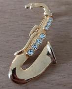 GOUDEN SAXOFOON MET STRASS BROCHE, Sieraden, Tassen en Uiterlijk, Overige materialen, 4 tot 7 cm, Verzenden, Zo goed als nieuw