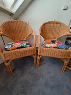 Twee rieten stoeltjes met kussens, Ophalen