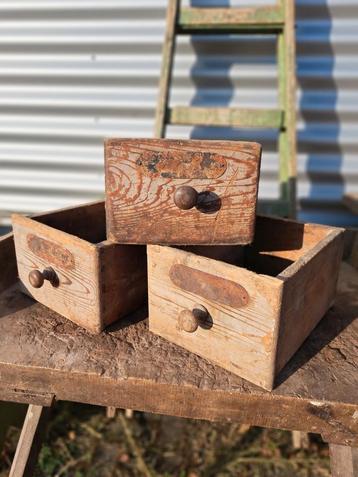 Stoere oude houten lades - Grutterskast beschikbaar voor biedingen