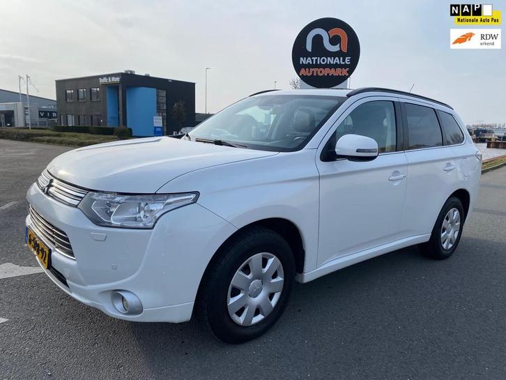 Mitsubishi Outlander 2013 * 2.0 PHEV Instyle+ * APK ! TOP AU, Auto's, Mitsubishi, Bedrijf, Te koop, Outlander, 4x4, ABS, Achteruitrijcamera