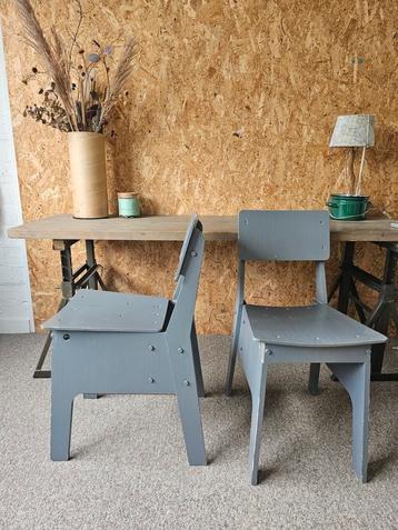 4 grijze crisis stoelen Piet Hein Eek  beschikbaar voor biedingen