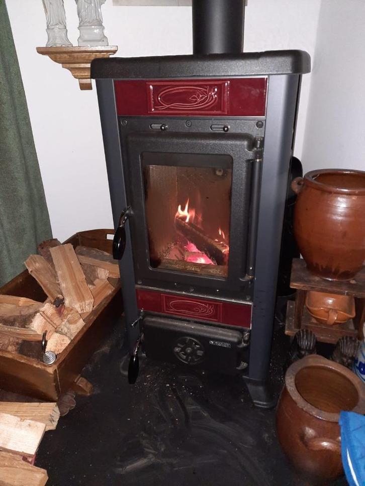 houtkachel nieuw (nordica gemma, kleur rood), Huis en Inrichting, Kachels, Nieuw, Vrijstaand, Houtkachel, Hout, Ophalen