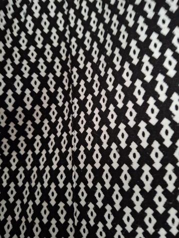 Mona stretch broek zwart/wit mt: 42 beschikbaar voor biedingen