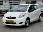 Toyota Yaris 1.0 VVTi Acces 5 DEURS | AIRCO | BOVAG !, Auto's, Voorwielaandrijving, Gebruikt, 750 kg, Wit