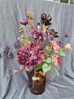 Vaas met zijde boeket bloemen aubergine paars kleurig, Huis en Inrichting, Woonaccessoires | Kunstplanten en Kunstbloemen, Ophalen of Verzenden