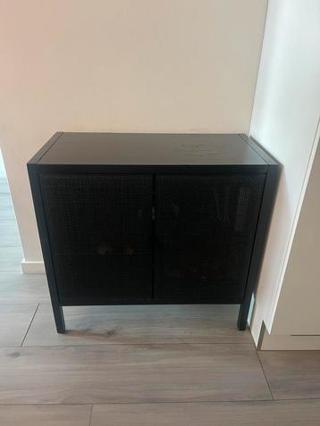 Kast met deuren van webbing
