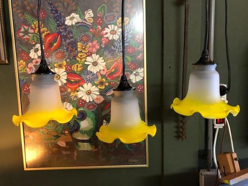 SALE ! Set van 3 Frans Brocante Lampjes Tulpmodel Gele Rand., Antiek en Kunst, Antiek | Lampen, Ophalen of Verzenden