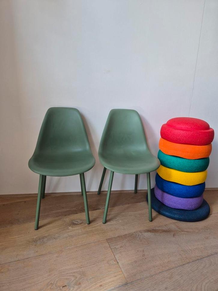 2 groene kinderstoeltjes van Kwantum, zie beschrijving, Kinderen en Baby's, Kinderkamer | Tafels en Stoelen, Zo goed als nieuw