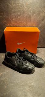 Nike zaalschoenen, Sport en Fitness, Voetbal, Maat XS of kleiner, Ophalen of Verzenden, Zo goed als nieuw