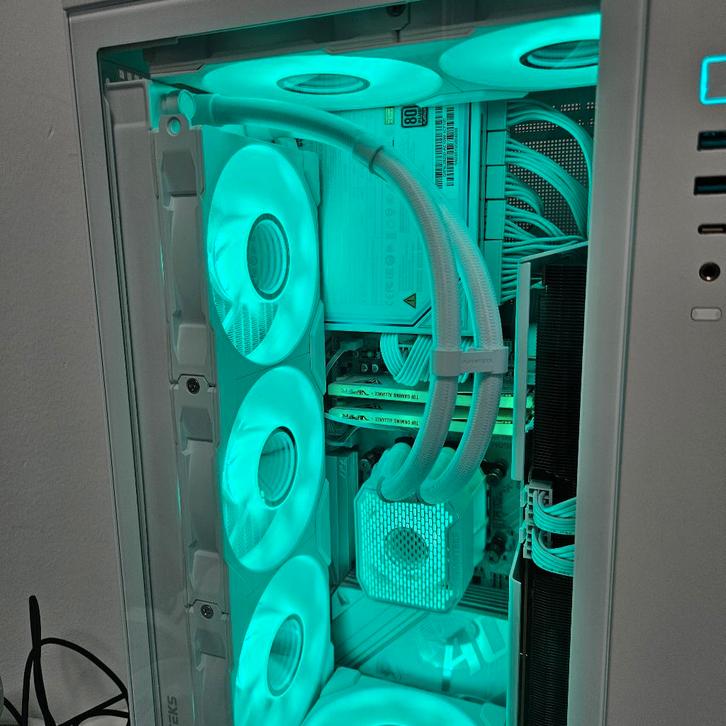 amd 9800x3d, 9070 xt game pc, Computers en Software, Desktop Pc's, Zo goed als nieuw, 4 Ghz of meer, SSD, 32 GB, Met videokaart