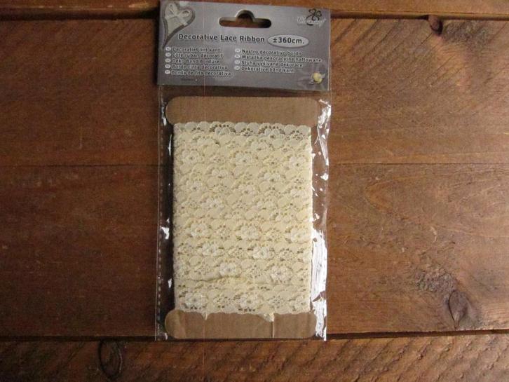 Decoratief kant / lint - beige met bloemen - 360 cm, Hobby en Vrije tijd, Knutselen, Nieuw, Materiaal, Ophalen of Verzenden