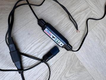 Usb-a oplader van optimate,. beschikbaar voor biedingen