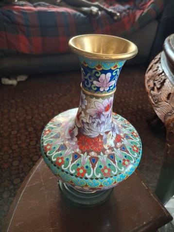 Cloisonné Vaas met Bloemmotieven beschikbaar voor biedingen