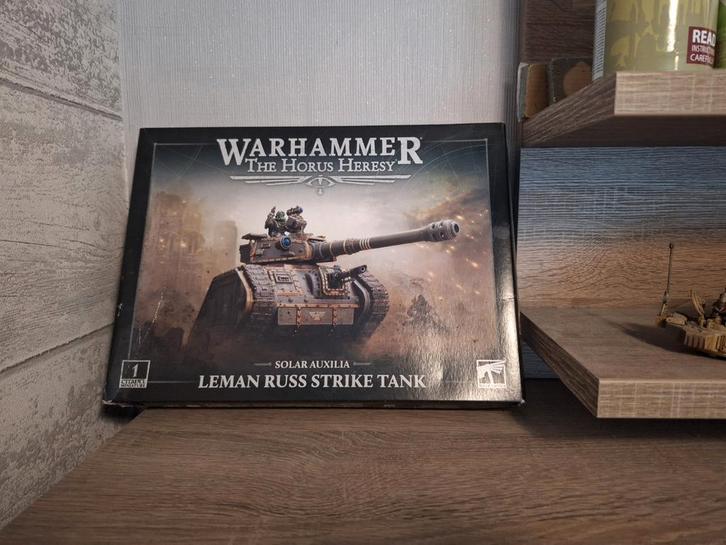 Solar Auxilia Leman Russ - Compleet in Doos!, Hobby en Vrije tijd, Wargaming, Zo goed als nieuw, Warhammer, Figuurtje(s), Ophalen