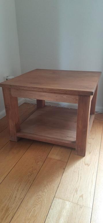 Teak salontafel 60x 60 cm beschikbaar voor biedingen